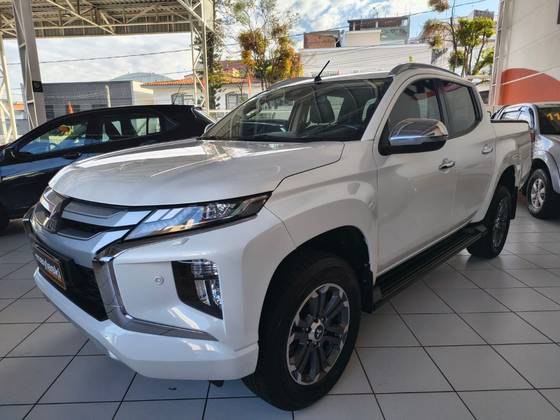 MITSUBISHI L200 TRITON 2.4 16V TURBO DIESEL SPORT HPE CD 4P 4X4 AUTOMÁTICO